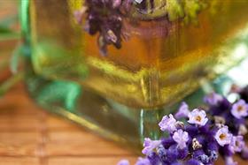 Strahlende Haut mit ätherischen Ölen